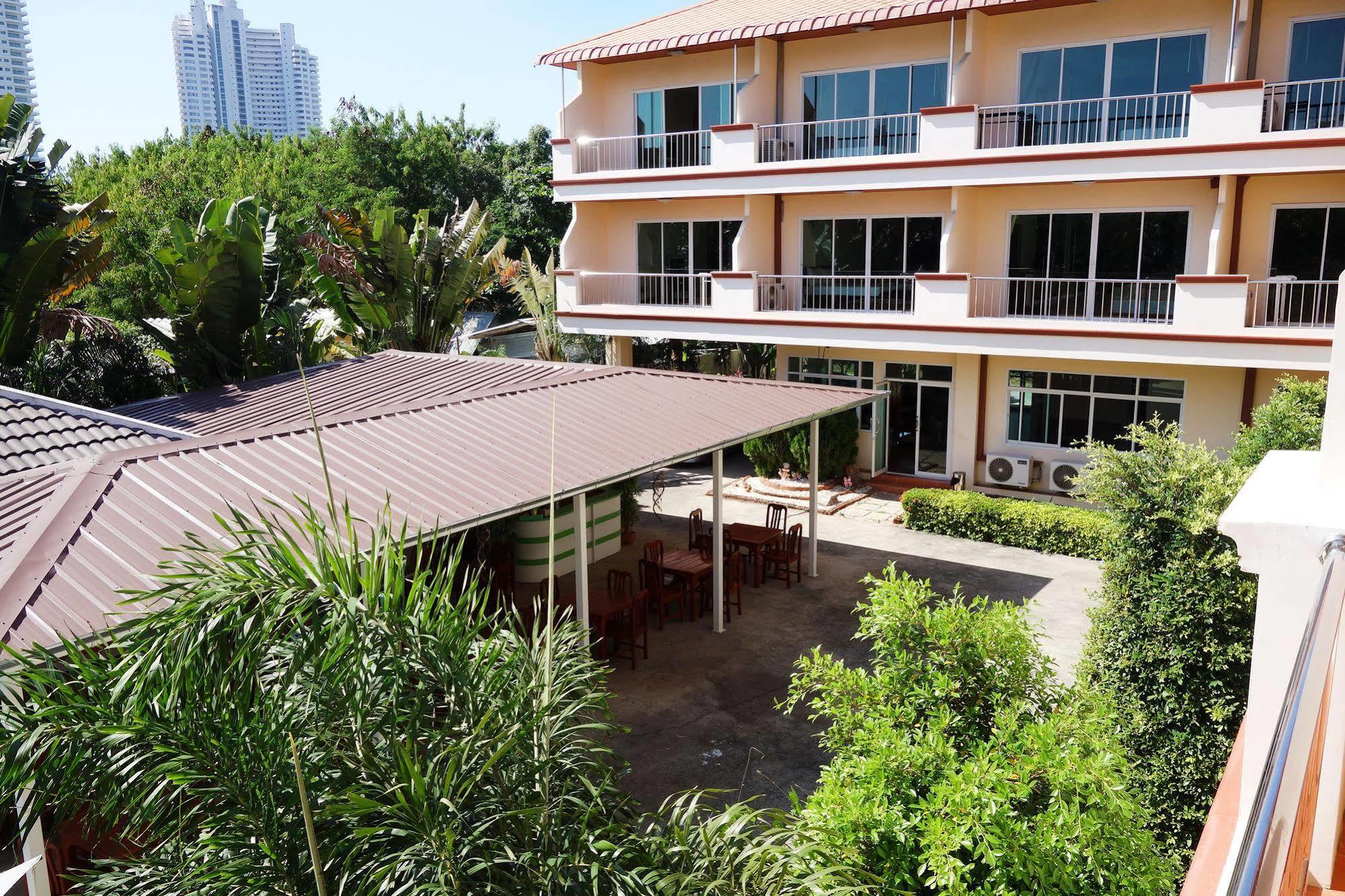 Jungle Resort Jomtien Beach Esterno foto